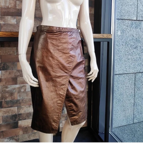 Versace Original Leather Metallic Skirt. IT size 46 but fits like a US size S. - Picture 3 of 6